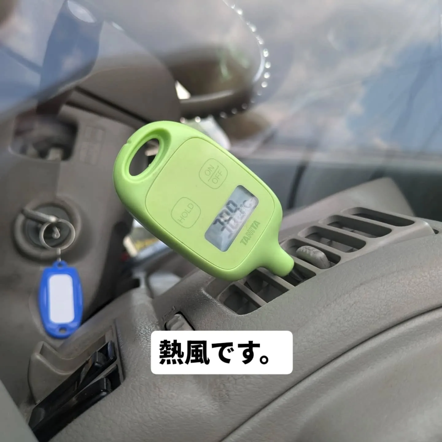 当店所有の積載車（トヨエース）のエアコン修理をしました🔧　猛...