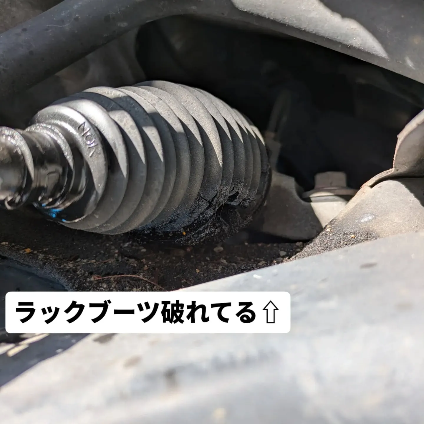 トヨタ・セリカのステアリングラックブーツの交換風景🌴