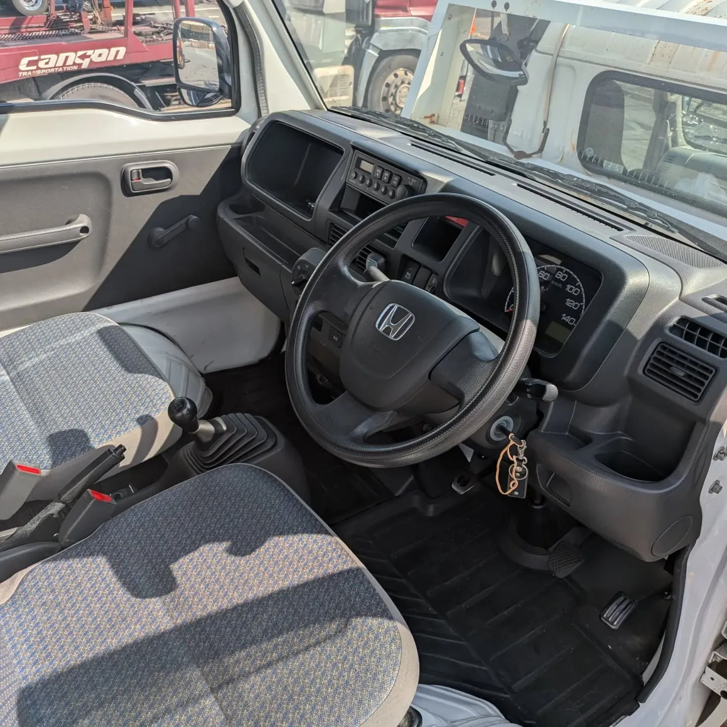 本日は仕入れ車両のお迎え🚌