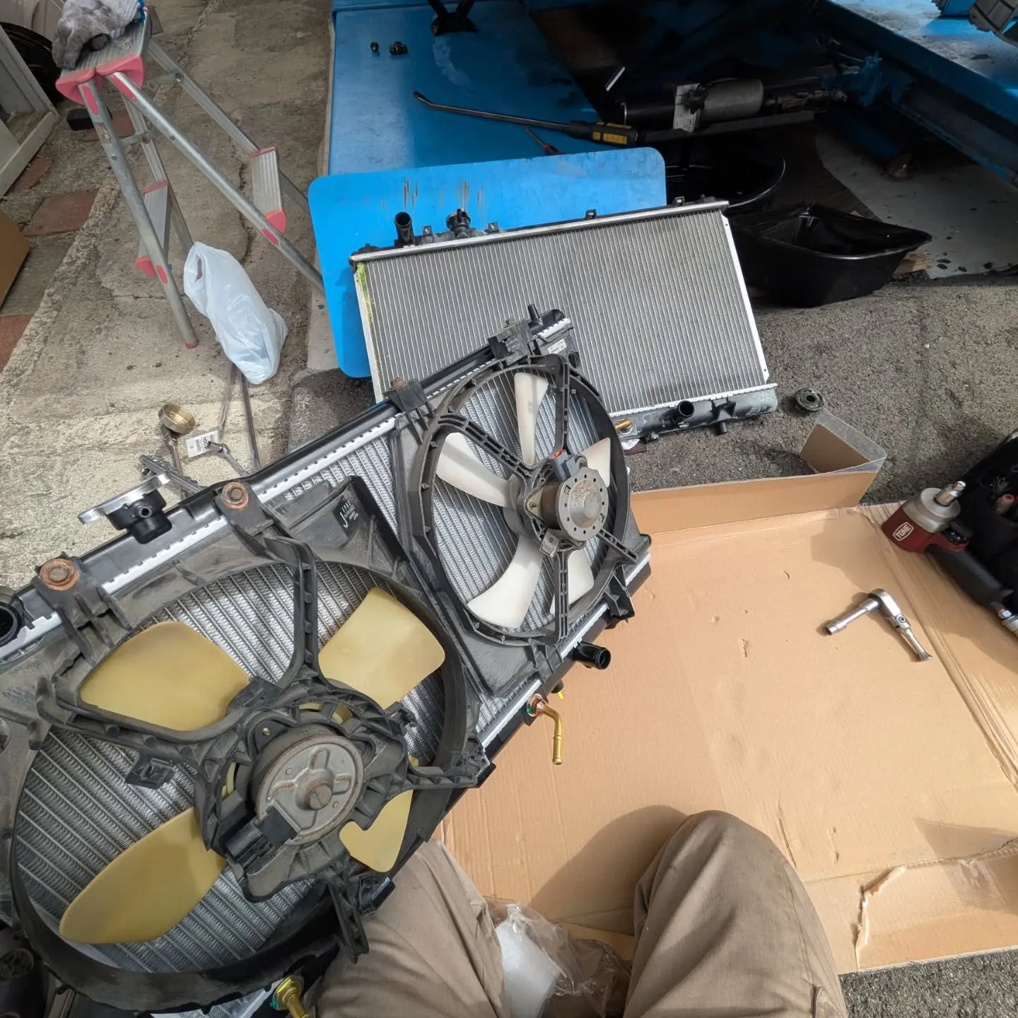 #FAMCA #プレマシー修理　#プレマシーラジエター交換　...