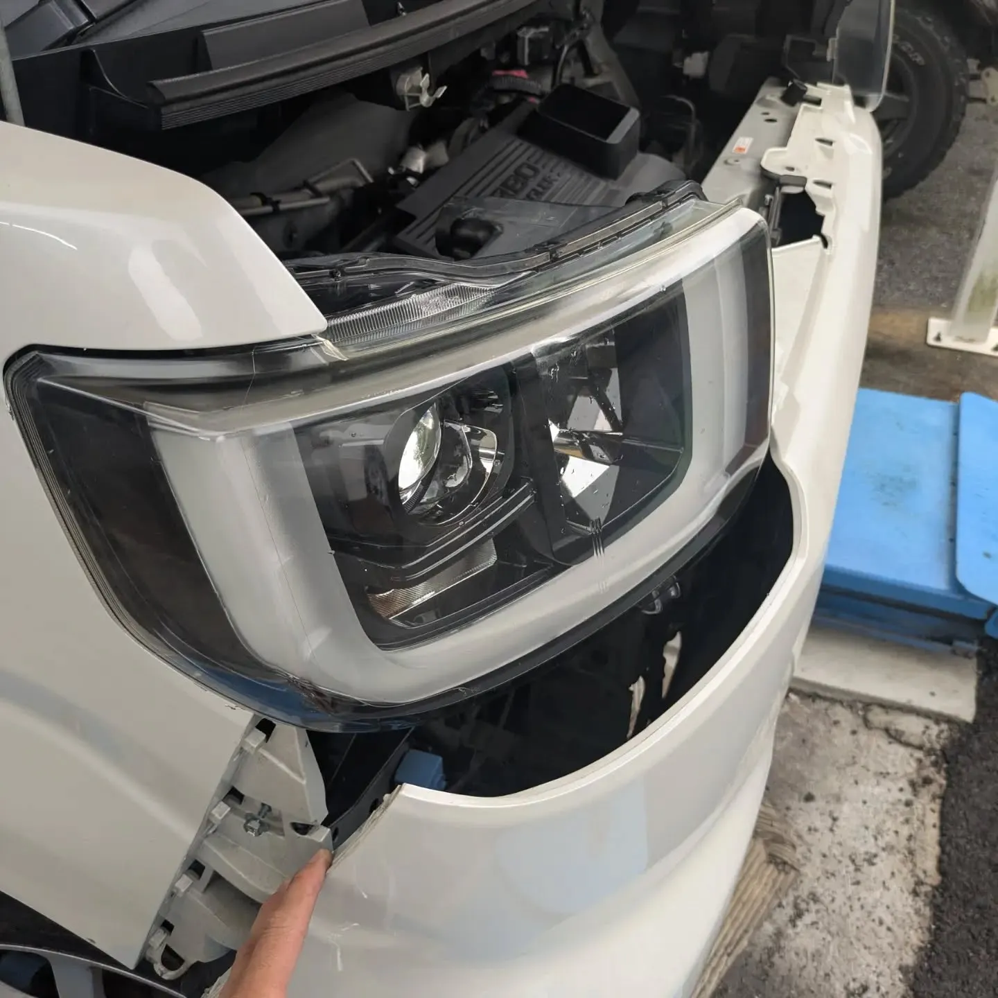 当店代車のウェイクくんがもらい事故で緊急手術です🔧