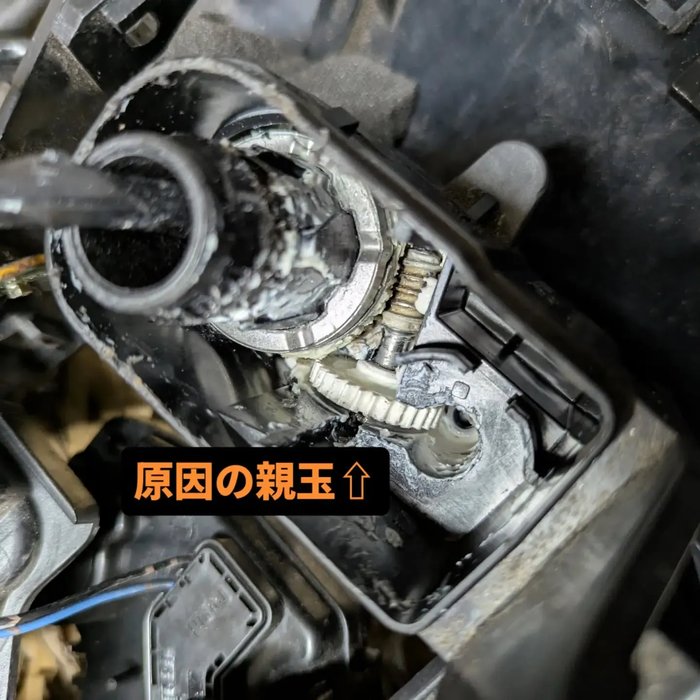 全く動かなくなった電動ドアミラーを分解修理していきます🔧