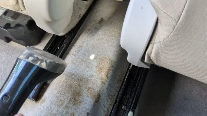 今回は修理ではなく車内クリーニングの様子です🌴